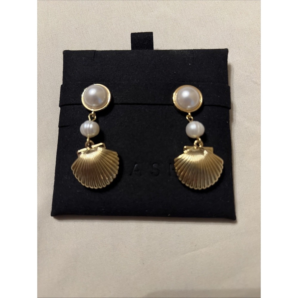 New Shashi Earrings Pearl Post W/ Gold Sea Shell Drop Beachy Resort Seashell